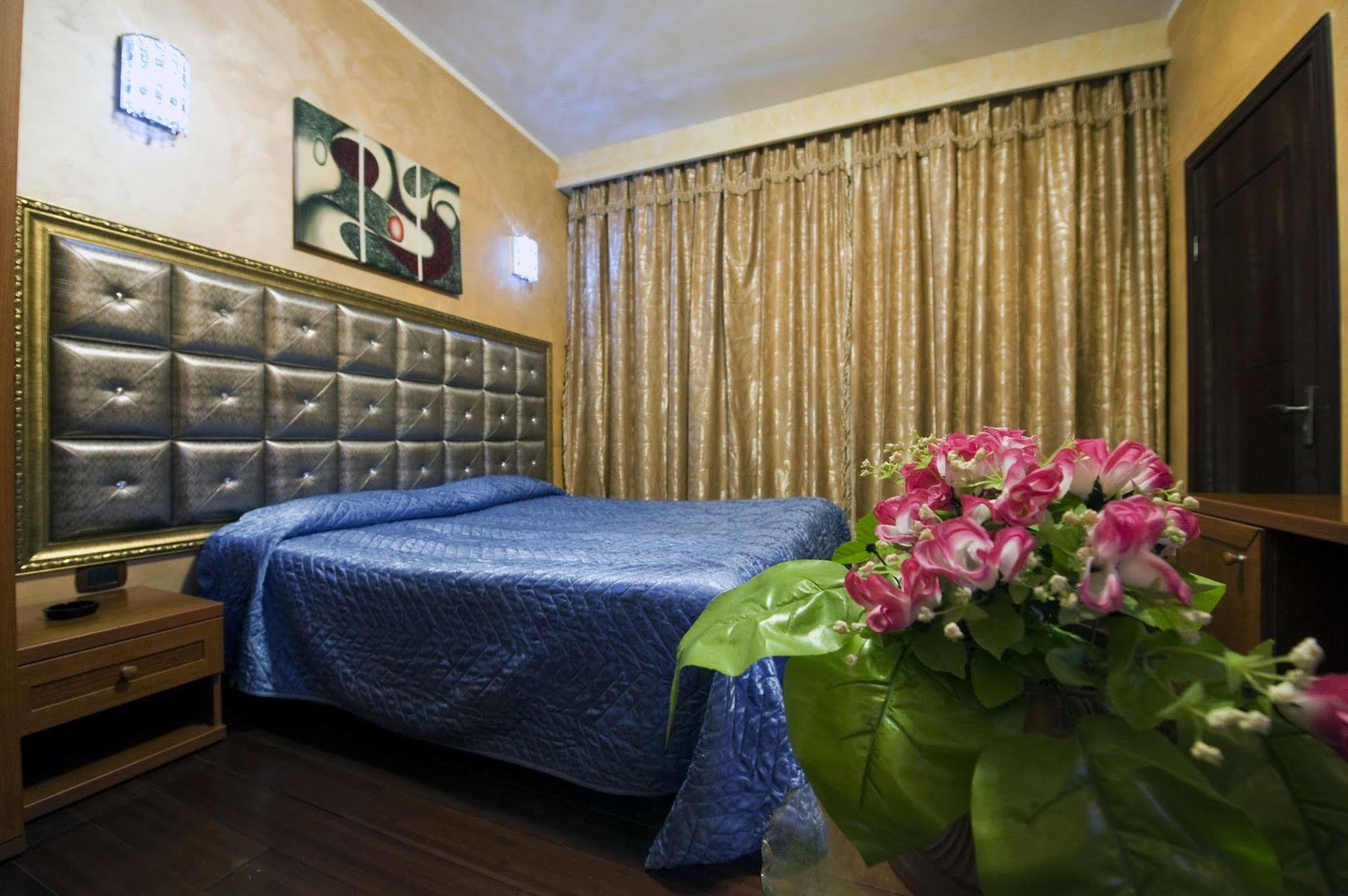 Hotel Bengasi Монкальери Экстерьер фото